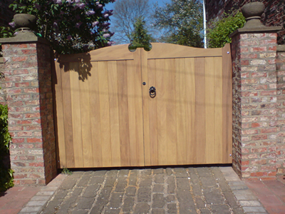 driveway wooden gates